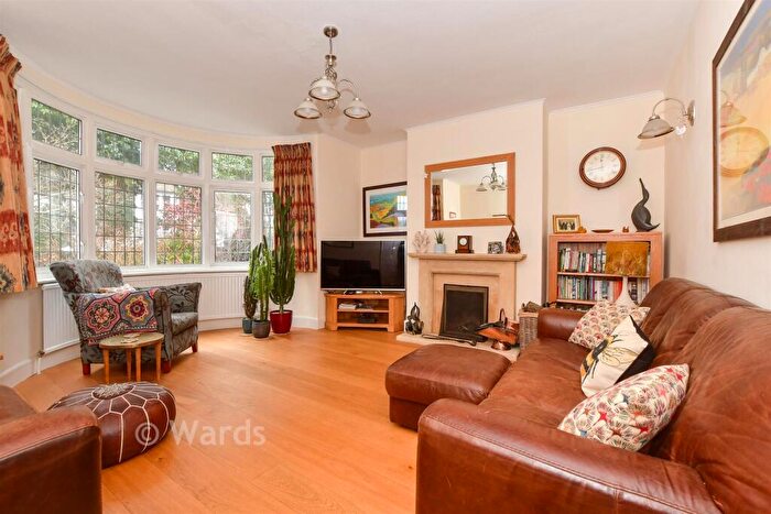 4 Bedroom Semi Detached House For Sale In Bower Mount Road, Maidstone, Kent, ME16