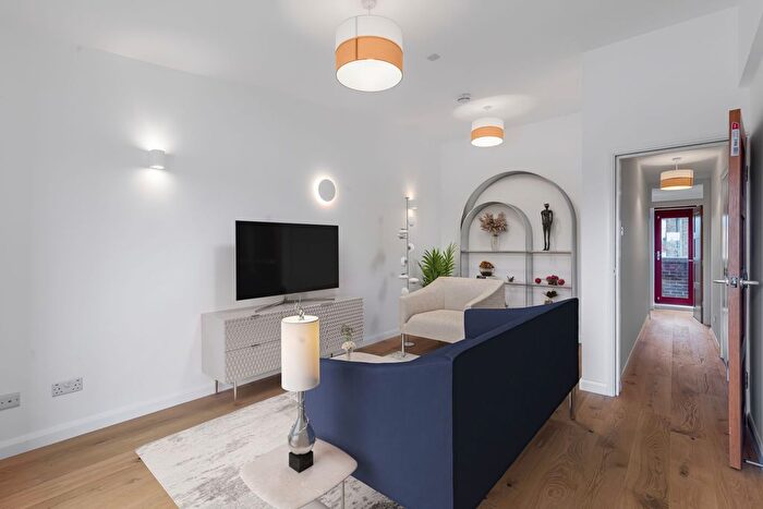3 Bedroom Flat To Rent In Newlands Quay, Wapping, E1W