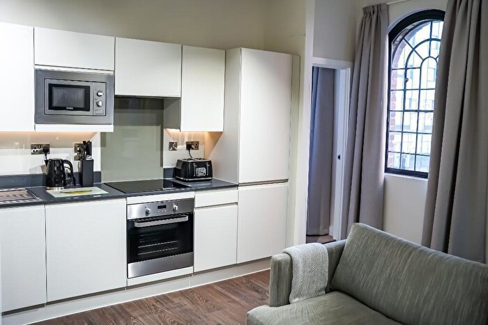 2 Bedroom Apartment To Rent In Newhall Square, Birmingham, B3