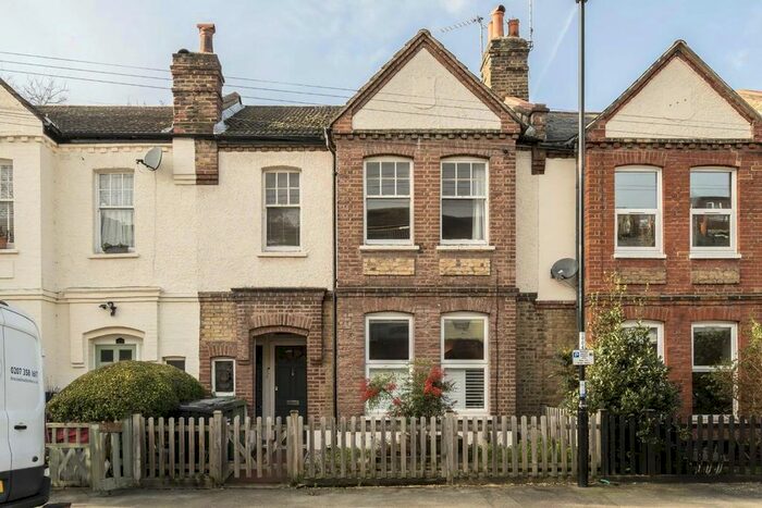 2 Bedroom Flat To Rent In Undercliff Road, London, SE13