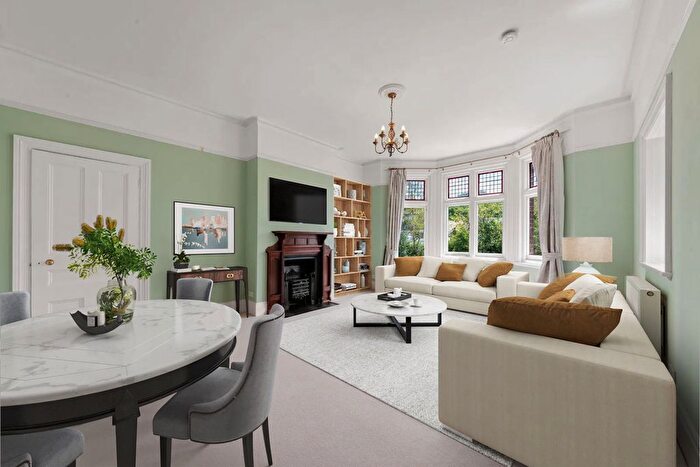 1 Bedroom Flat For Sale In Madeira Park, Tunbridge Wells, TN2