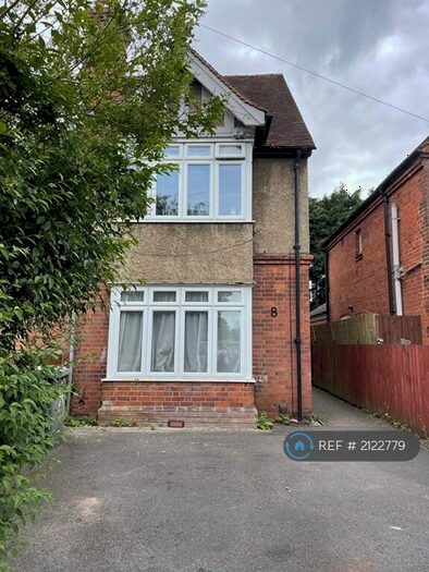 2 Bedroom Flat To Rent In Northumberland Avenue, Reading, Berkshire, RG2