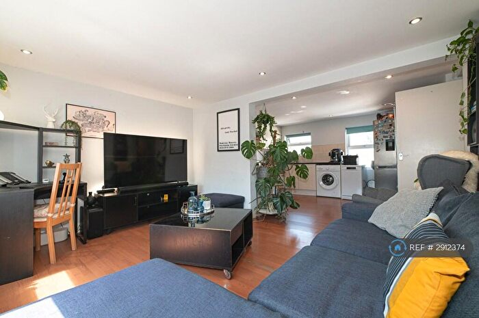 1 Bedroom Flat To Rent In Wyndham Road, Camberwell, SE5