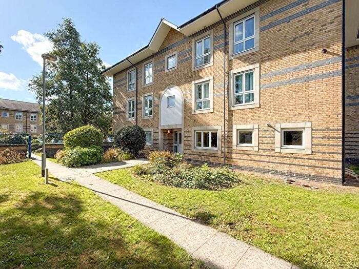 2 Bedroom Apartment For Sale In Longworth Avenue, Chesterton, Cambridge, CB4