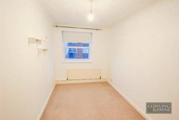 2 Bedroom Apartment To Rent In Ardleigh Court, Shenfield, CM15