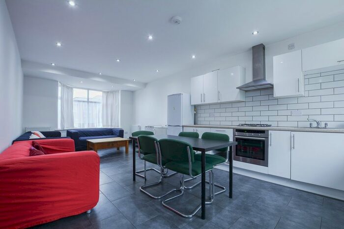 8 Bedroom Semi-Detached House To Rent In Craighill Road, Leicester, LE2