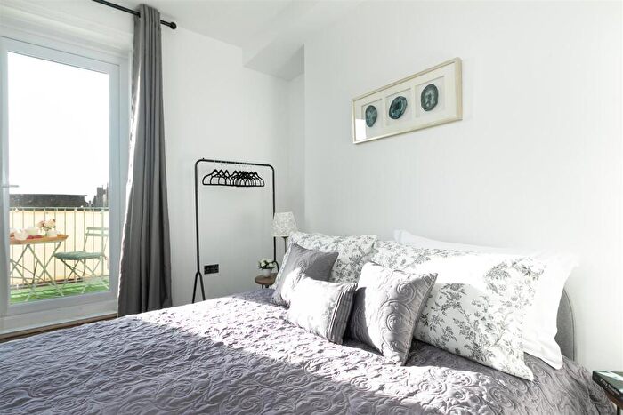 1 Bedroom Apartment To Rent In Donkey Mews, Hove, BN3