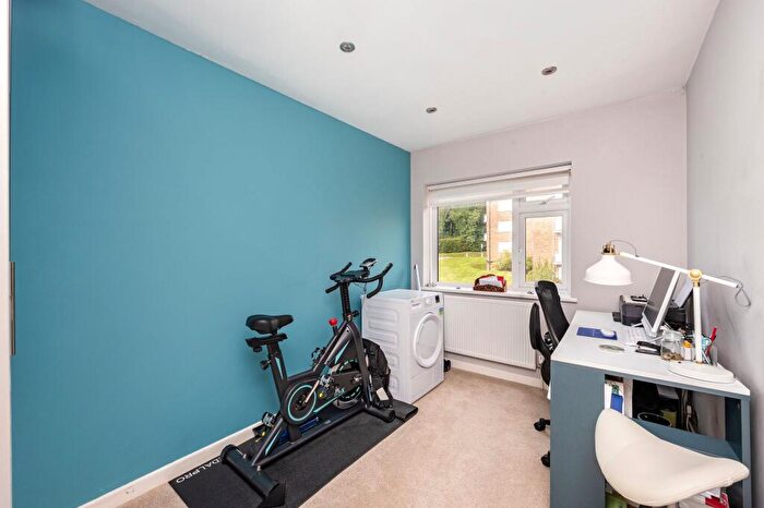 3 Bedroom Flat For Sale In Dyke Road Avenue, Hove, BN3