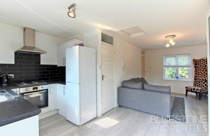 Studio To Rent In Monarch Mews, London, SW16