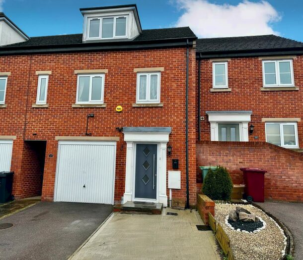 3 Bedroom Town House For Sale In Northcote Way, Chesterfield, S44