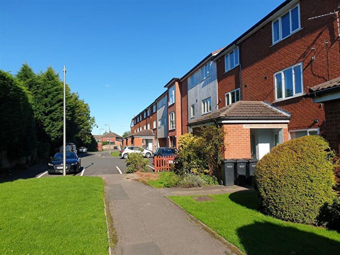2 Bedroom Flat To Rent In Gillbent Road, Cheadle Hulme, Cheadle, SK8