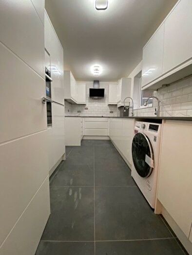 2 Bedroom Garage / Parking To Rent In Parson Street, London, NW4
