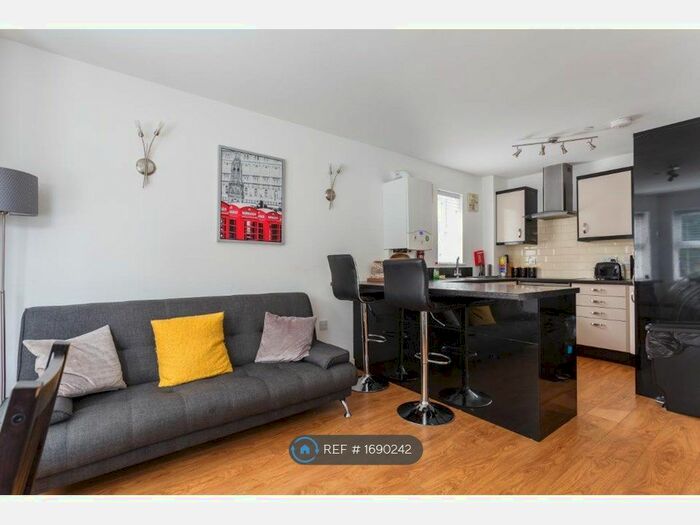 2 Bedroom Flat To Rent In Manor Road, Bournemouth, BH1