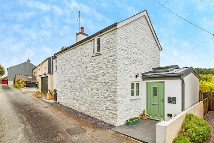 2 Bedroom Cottage For Sale In Polbathic, Torpoint, Cornwall, PL11