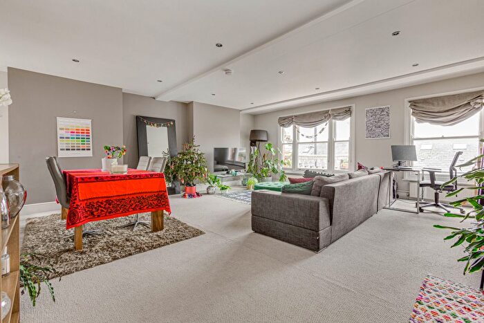 3 Bedroom Flat To Rent In New Kings Road, Hurlingham, SW6