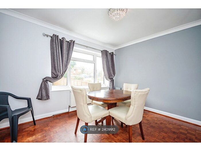 4 Bedroom Semi-Detached House To Rent In The Shades, Rochester, ME2