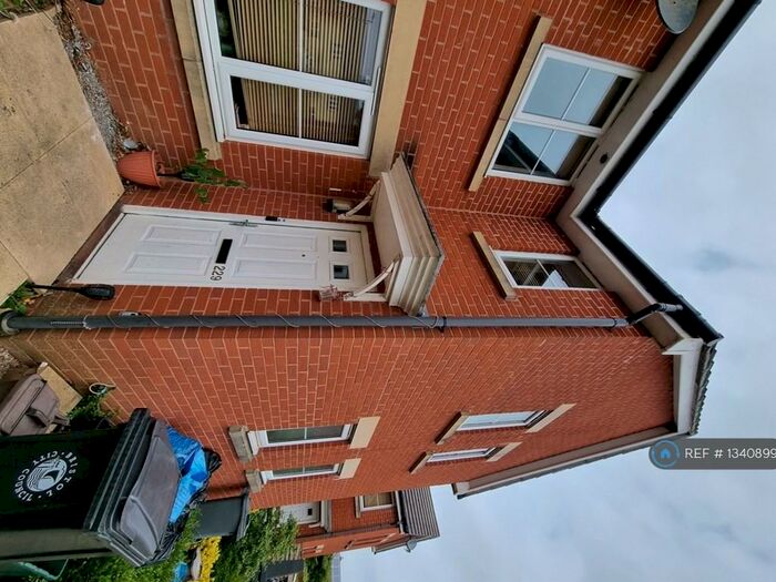 2 Bedroom Terraced House To Rent In Wordsworth Road, Bristol, BS7