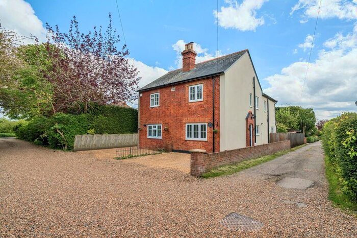3 Bedroom Cottage To Rent In Bix Lane, Maidenhead, SL6