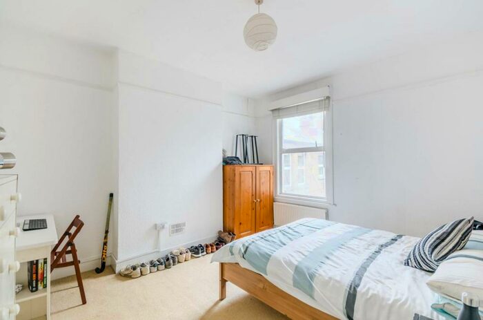 3 Bedroom Maisonette To Rent In Weir Road, Balham, London, SW12