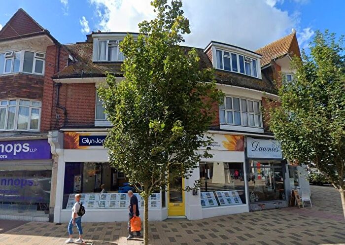 2 Bedroom Flat To Rent In Surrey Street, Littlehampton, BN17