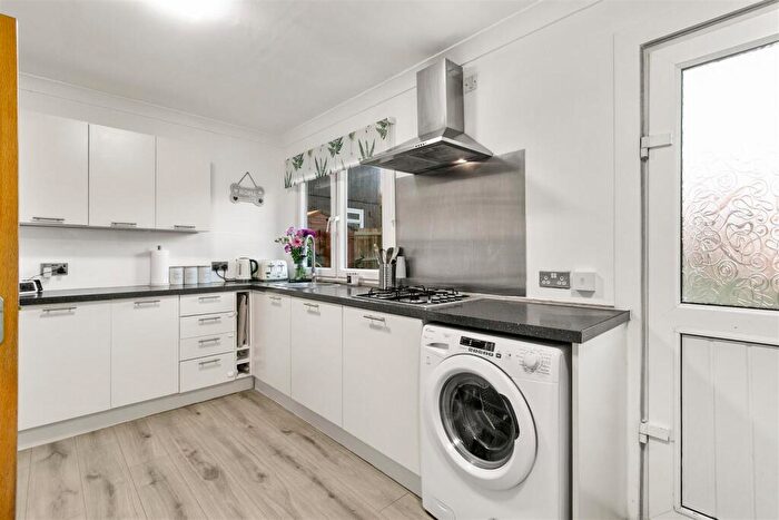 3 Bedroom End Of Terrace House For Sale In Barrs Terrace, Dumbarton, G82