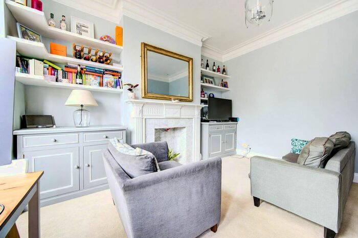 2 Bedroom Flat To Rent In Fulham Road, Parsons Green, London, SW6