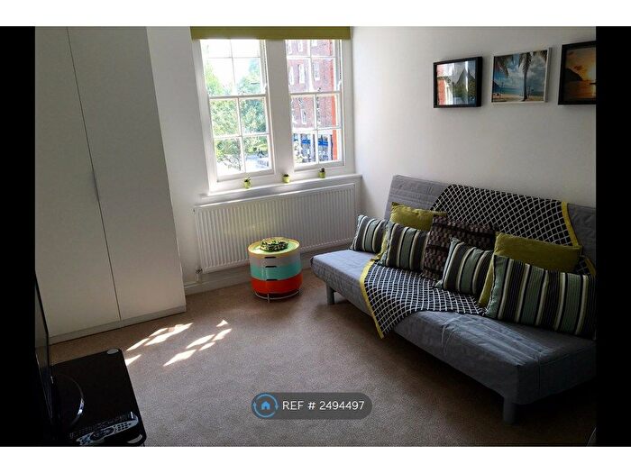 2 Bedroom Flat To Rent In Rashleigh House, London, WC1H