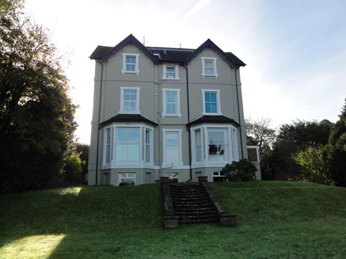 2 Bedroom Flat For Sale In Newbury, Berkshire, RG14