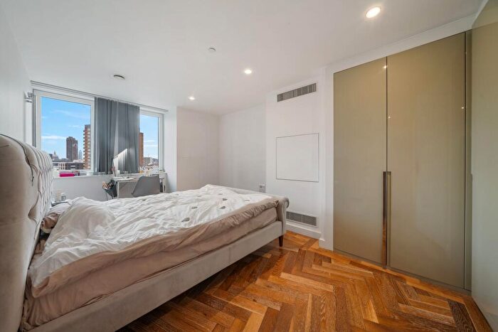 2 Bedroom Apartment To Rent In Eagle Point, City Road, London, EC1V