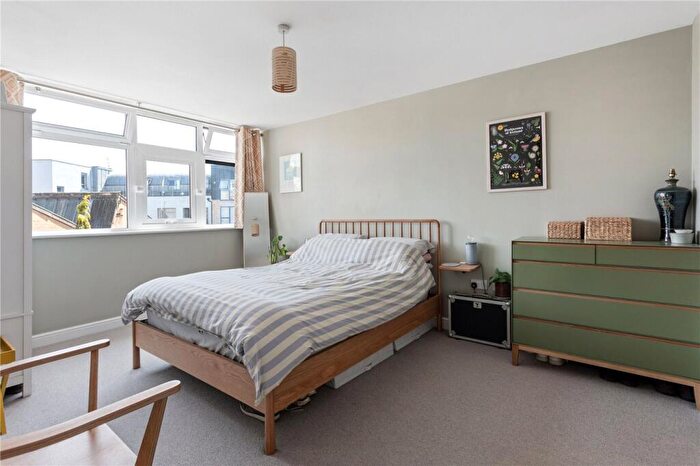 2 Bedroom Apartment For Sale In Martello Street, London, E8 - Photo 4