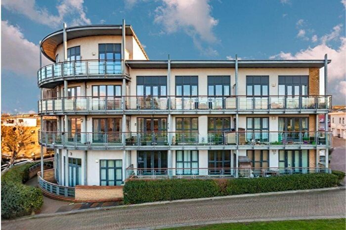 2 Bedroom Apartment For Sale In Linnet House, Greenhithe, DA9