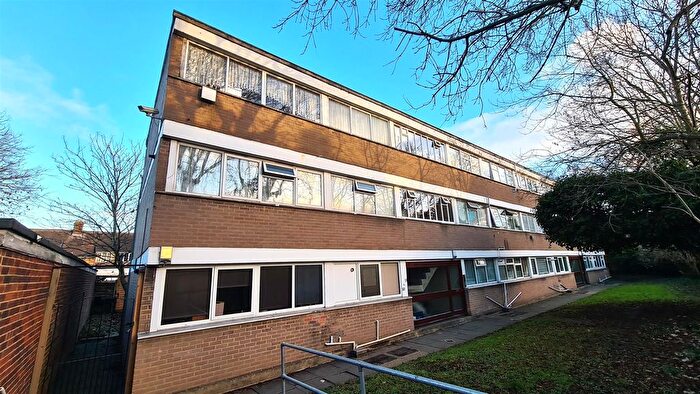 2 Bedroom Flat To Rent In Lordship Lane, Wood Green, N22