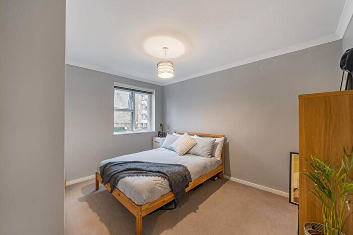 3 Bedroom Terraced House For Sale In Caistor Road, Balham, SW12