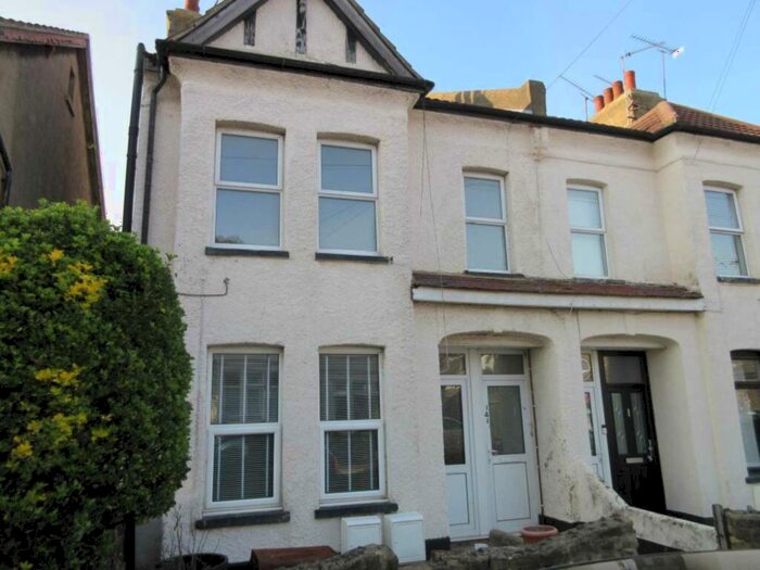 3 Bedroom Flat To Rent In Stornoway Road, Southend On Sea, SS2