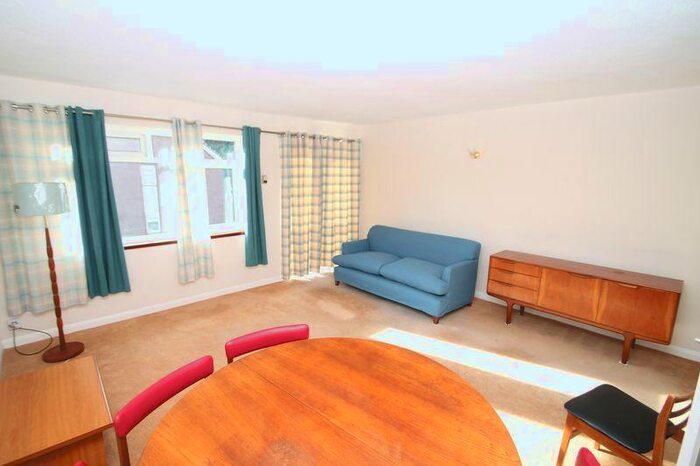 2 Bedroom Flat To Rent In Westfield Park, Pinner, HA5