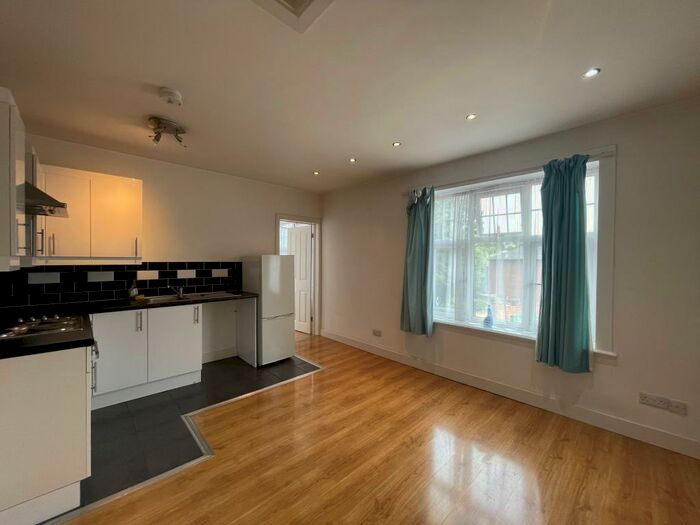 1 Bedroom Apartment To Rent In Aberdeen Road, Southampton, SO17