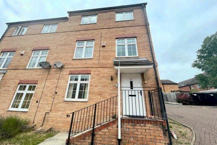 5 Bedroom Property To Rent In Gilbert Close, Nottingham, NG5