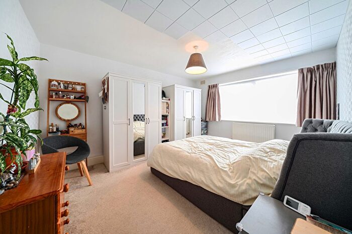 2 Bedroom Flat For Sale In Balmain Close, Ealing, London, W5