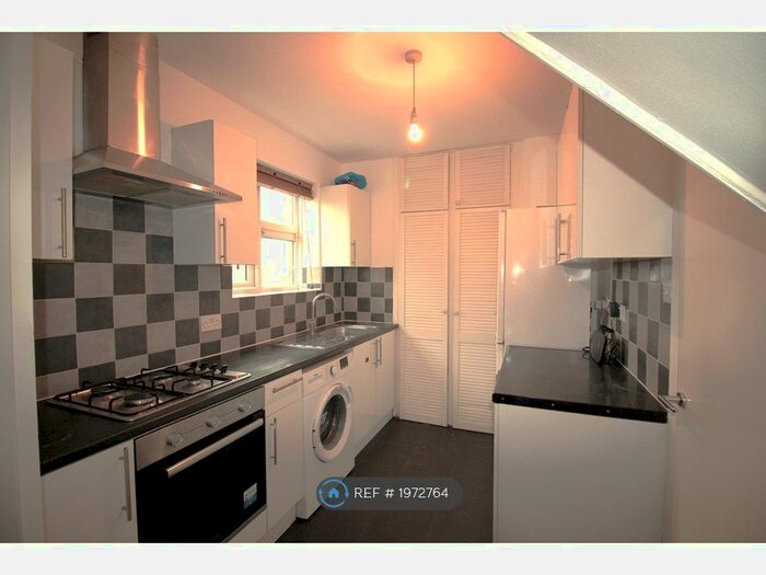 4 Bedroom Maisonette To Rent In Livermere Court, London, E8