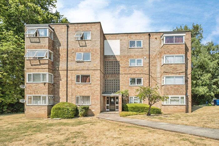 2 Bedroom Flat To Rent In Frescade Crescent, Basingstoke, Hampshire, RG21