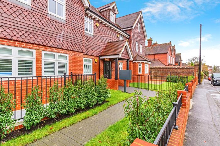 2 Bedroom Apartment For Sale In Oakhurst, East Grinstead, RH19