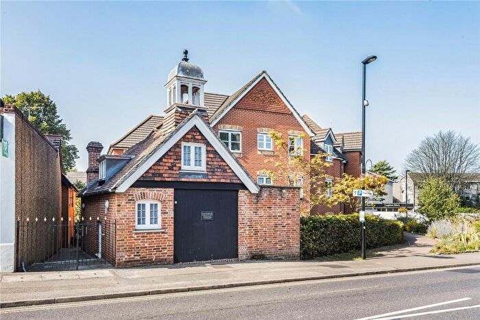 2 Bedroom Flat For Sale In Chaldon Road, Caterham, CR3