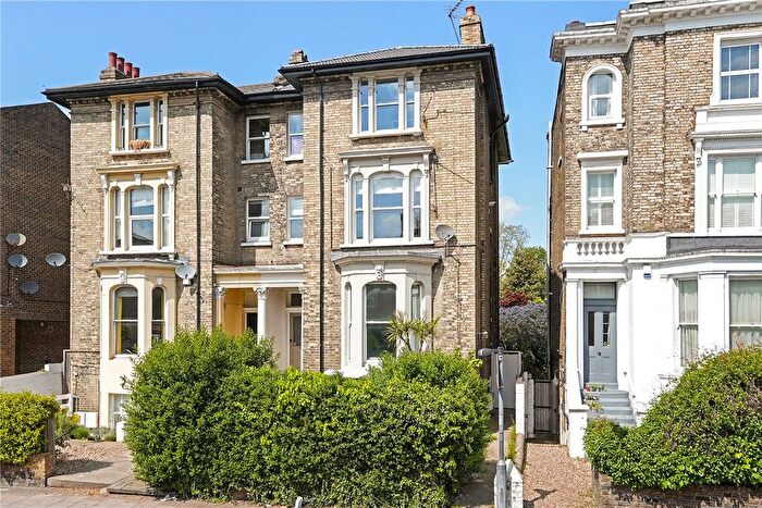 2 Bedroom Flat For Sale In North Side Wandsworth Common, London, SW18
