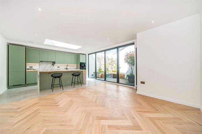 3 Bedroom Flat For Sale In Jeddo Road, Shepherds Bush, W12