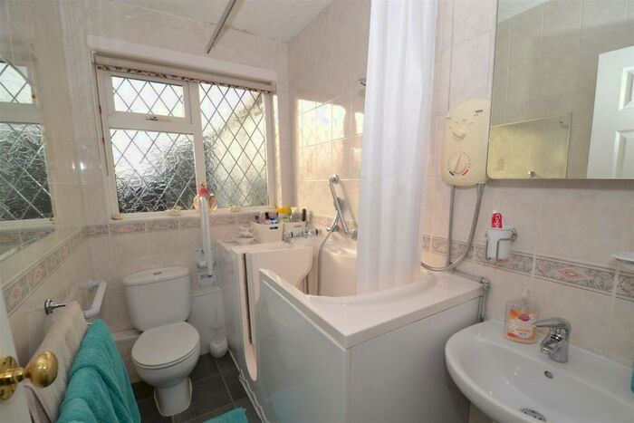 2 Bedroom Semi-Detached Bungalow For Sale In New Park Road, Queensbury, BD13