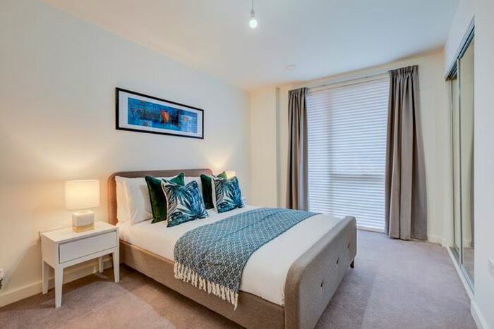 2 Bedroom Flat To Rent In North Street, Hornchurch, Essex, RM11