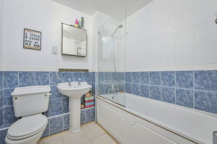 2 Bedroom Flat To Rent In Bakery Close, Oval, London, SW9