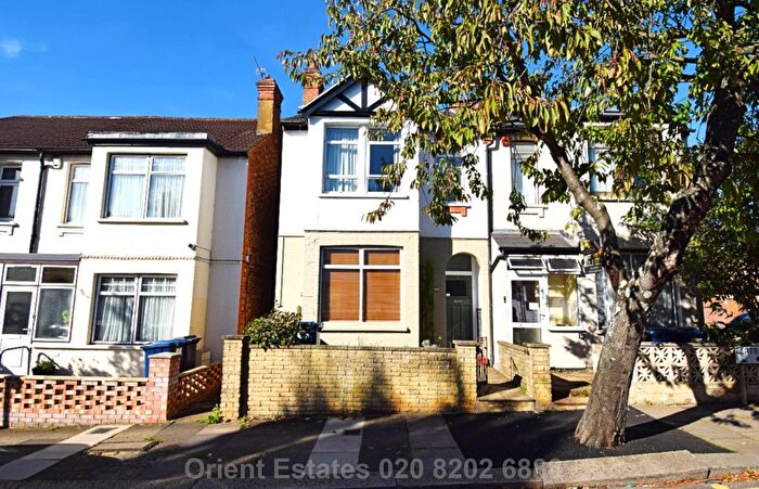 1 Bedroom Flat For Sale In Bertram Road, London, NW4