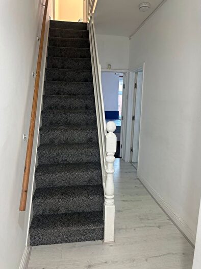 7 Bedroom Semi-Detached House To Rent In Bute Avenue, Nottingham, NG7