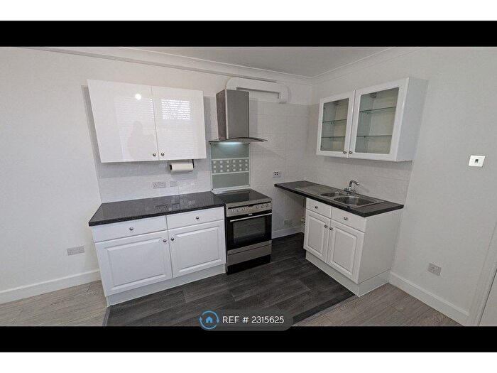 2 Bedroom Maisonette To Rent In Stockwood Crescent, Luton, LU1